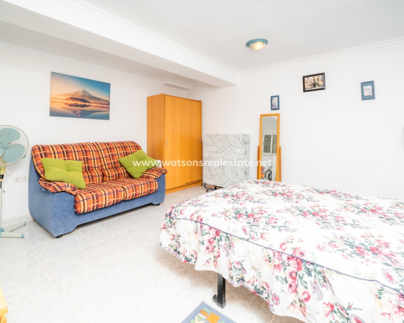 Resale - Freistendhe Villa - Urb. La Marina