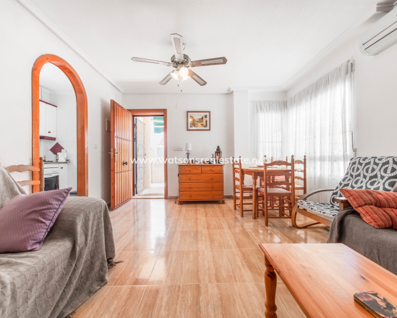 Resale - Freistendhe Villa - Urb. La Marina