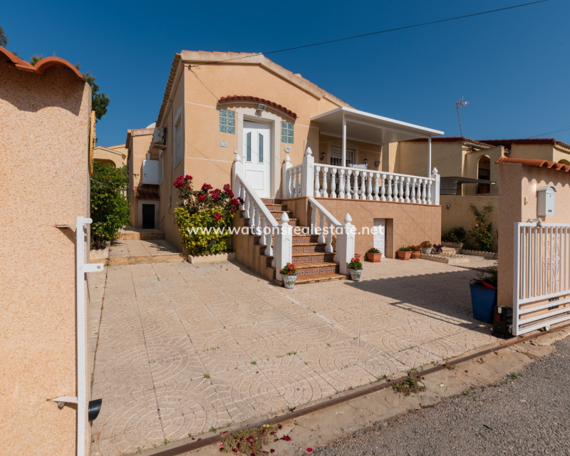 Resale - Fristaende Villa - La Marina - Urb. La Marina
