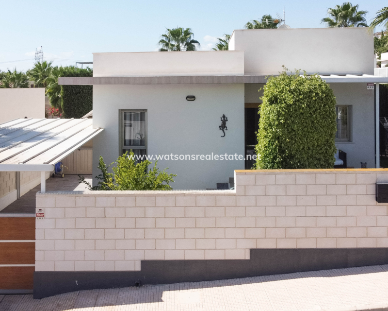 Resale - Fristaende Villa - Urb. El Oasis - La Marina