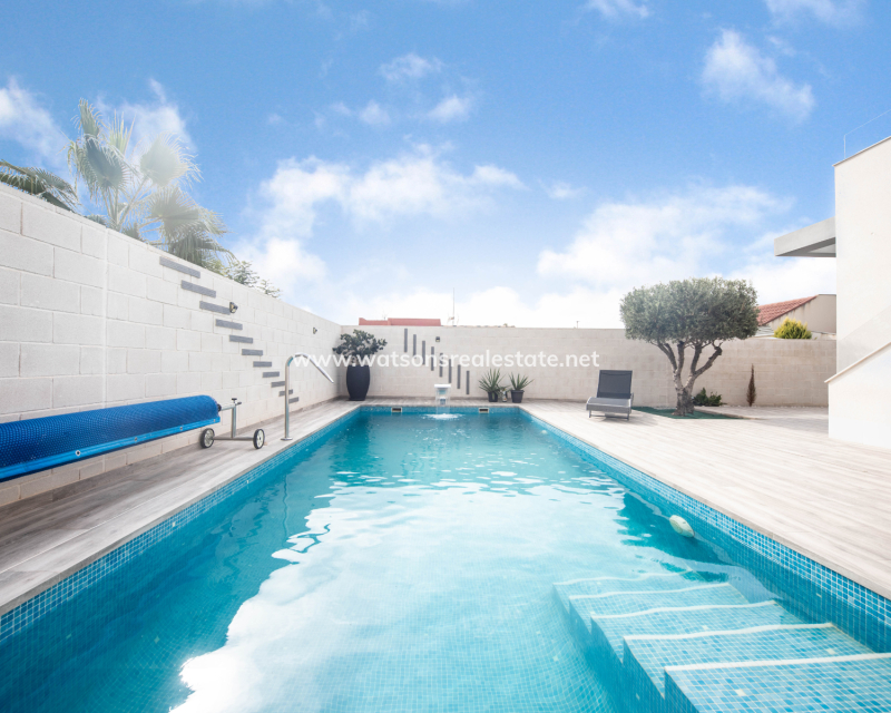 Resale - Fristaende Villa - Urb. El Oasis - La Marina
