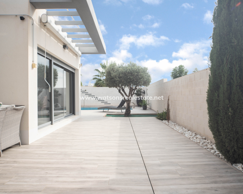 Resale - Fristaende Villa - Urb. El Oasis - La Marina