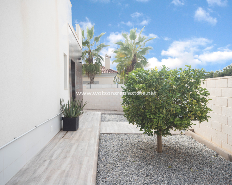 Resale - Fristaende Villa - Urb. El Oasis - La Marina
