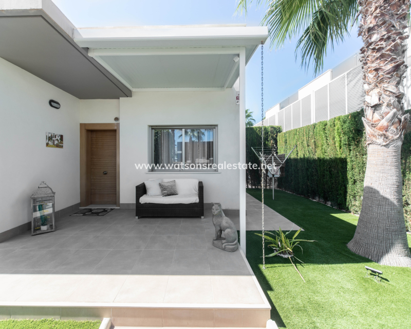 Resale - Fristaende Villa - Urb. El Oasis - La Marina
