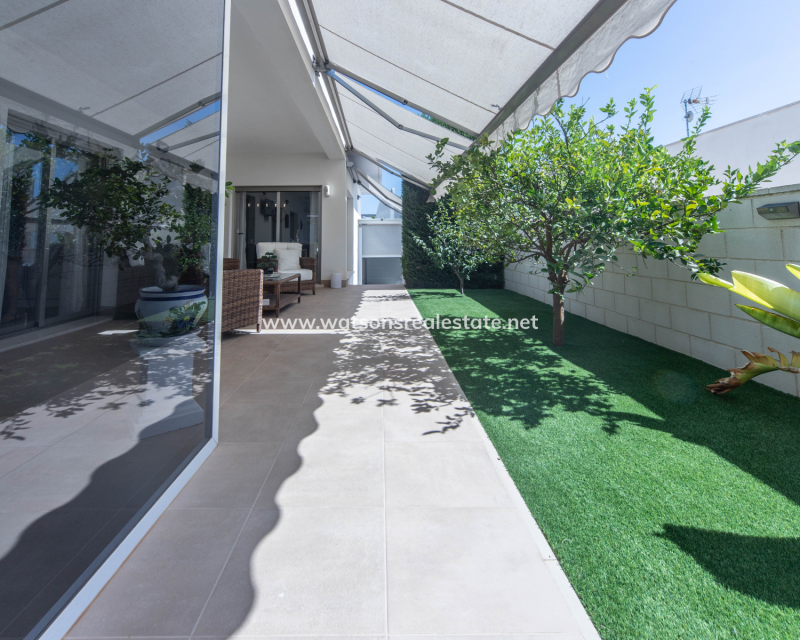 Resale - Fristaende Villa - Urb. El Oasis - La Marina