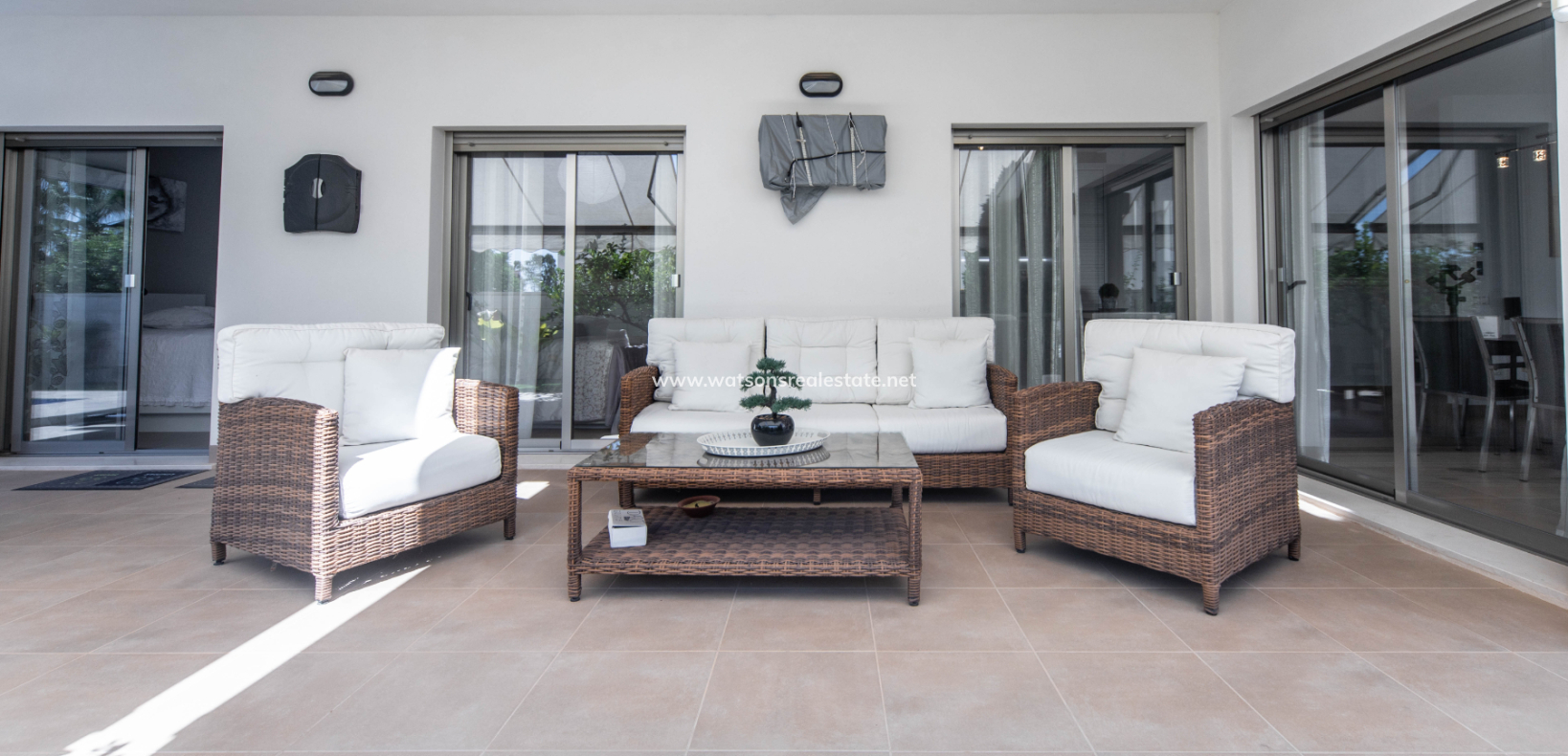 Resale - Fristaende Villa - Urb. El Oasis - La Marina