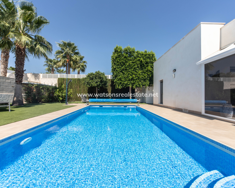 Resale - Fristaende Villa - Urb. El Oasis - La Marina