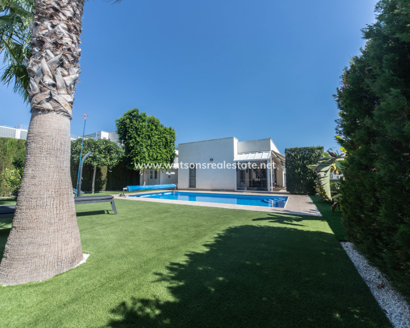 Resale - Fristaende Villa - Urb. El Oasis - La Marina