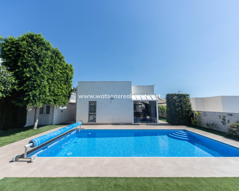 Resale - Fristaende Villa - Urb. El Oasis - La Marina
