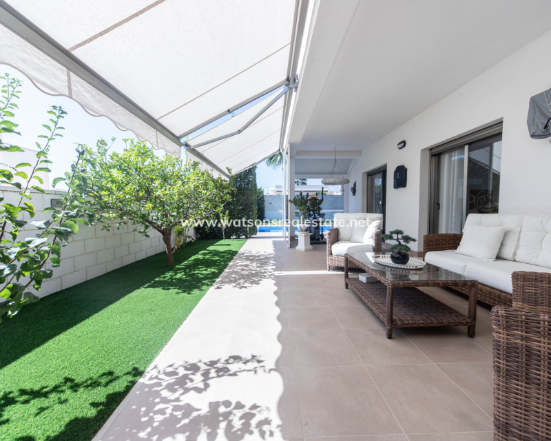Resale - Fristaende Villa - Urb. El Oasis - La Marina