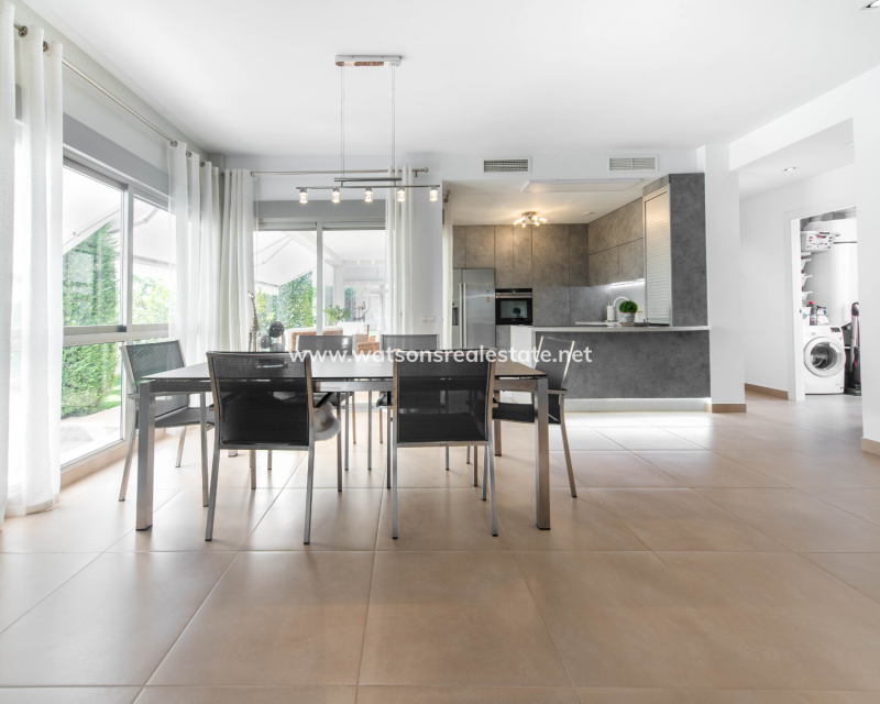 Resale - Fristaende Villa - Urb. El Oasis - La Marina
