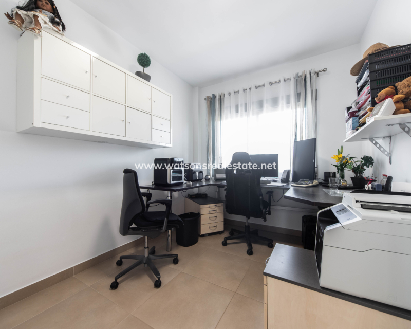 Resale - Fristaende Villa - Urb. El Oasis - La Marina