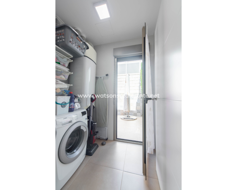 Resale - Fristaende Villa - Urb. El Oasis - La Marina