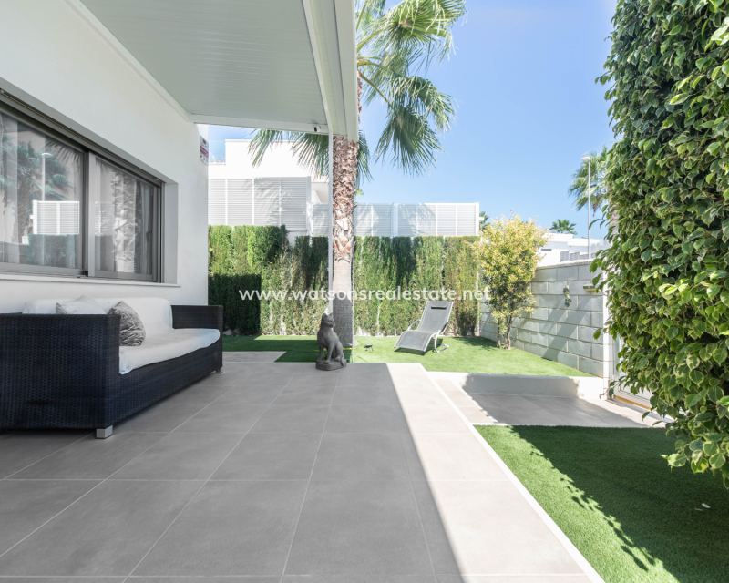 Resale - Fristaende Villa - Urb. El Oasis - La Marina