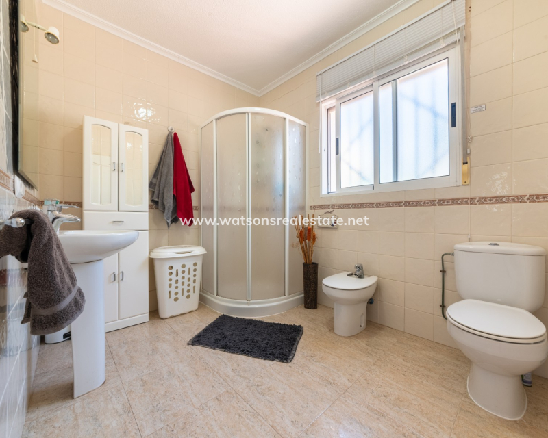 Resale - Fristaende Villa - Urb. El Oasis - La Marina