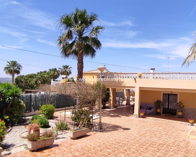Resale - Fristaende Villa - Urb. El Oasis - La Marina
