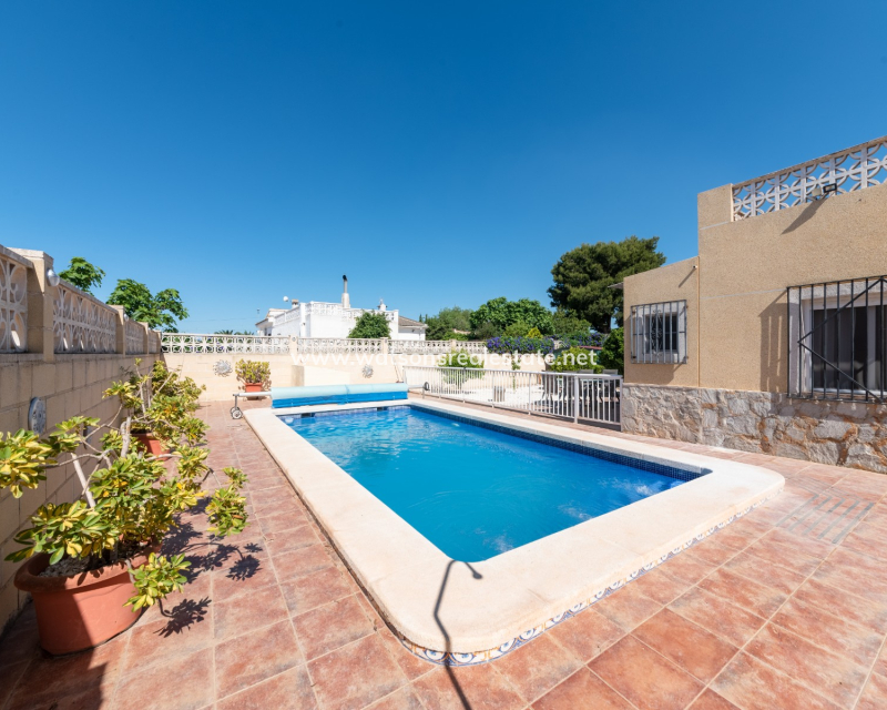 Resale - Fristaende Villa - Urb. El Oasis - La Marina