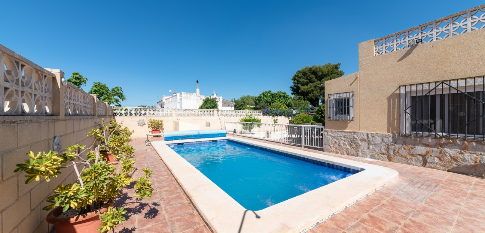 Resale - Fristaende Villa - Urb. El Oasis - La Marina