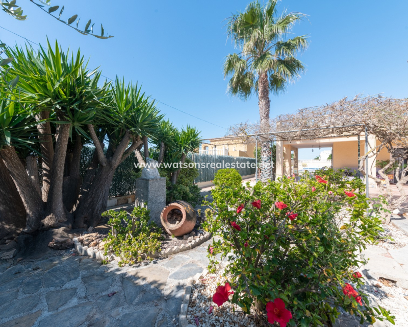 Resale - Fristaende Villa - Urb. El Oasis - La Marina