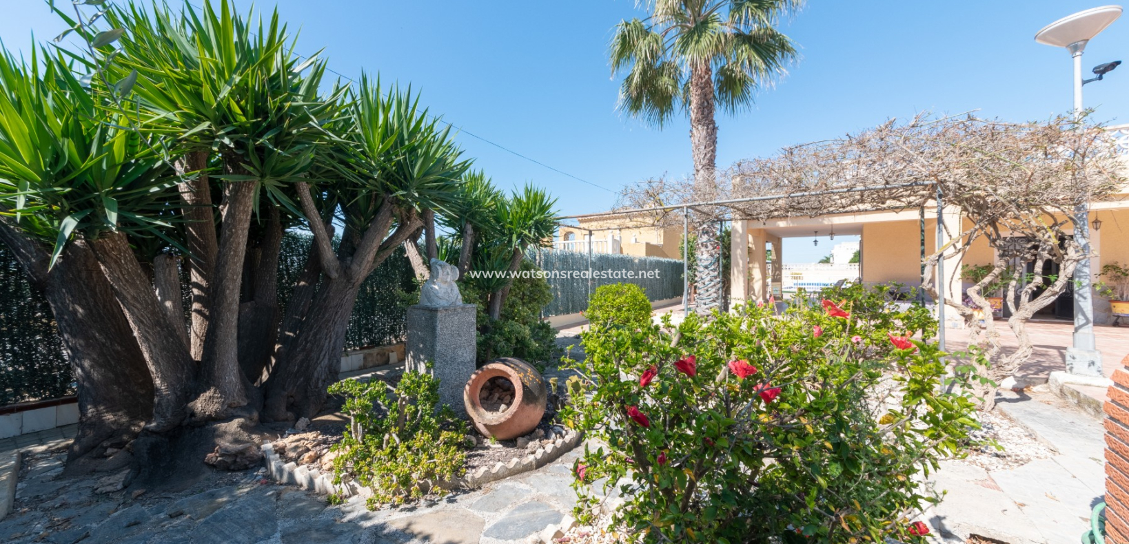 Resale - Fristaende Villa - Urb. El Oasis - La Marina