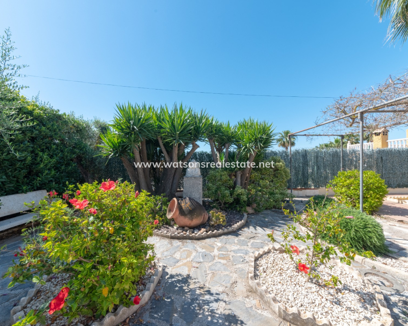 Resale - Fristaende Villa - Urb. El Oasis - La Marina