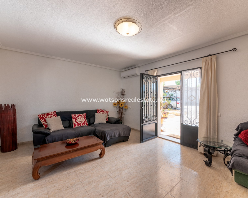 Resale - Fristaende Villa - Urb. El Oasis - La Marina