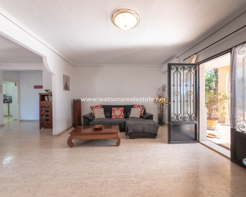 Resale - Fristaende Villa - Urb. El Oasis - La Marina