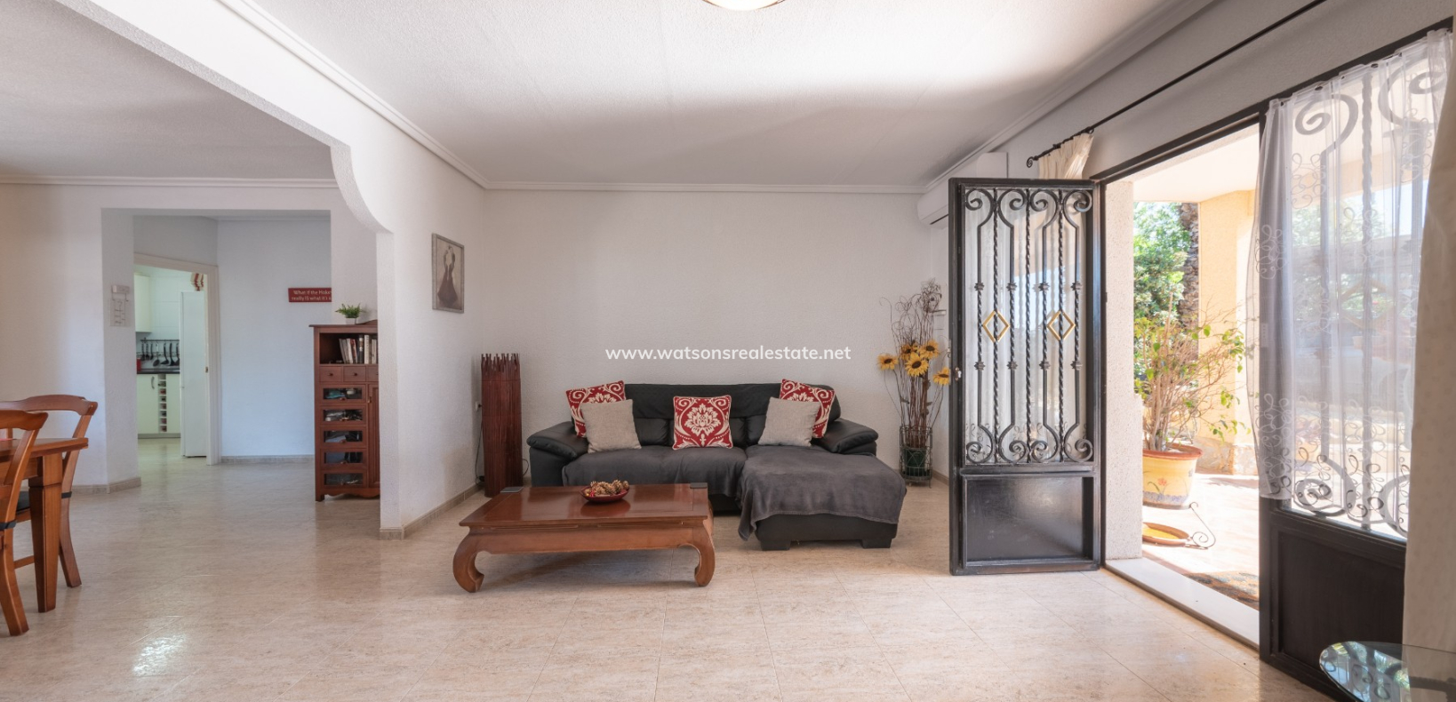 Resale - Fristaende Villa - Urb. El Oasis - La Marina