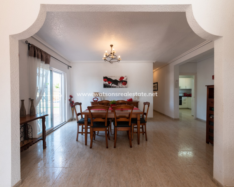 Resale - Fristaende Villa - Urb. El Oasis - La Marina