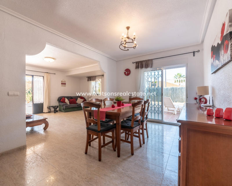 Resale - Fristaende Villa - Urb. El Oasis - La Marina