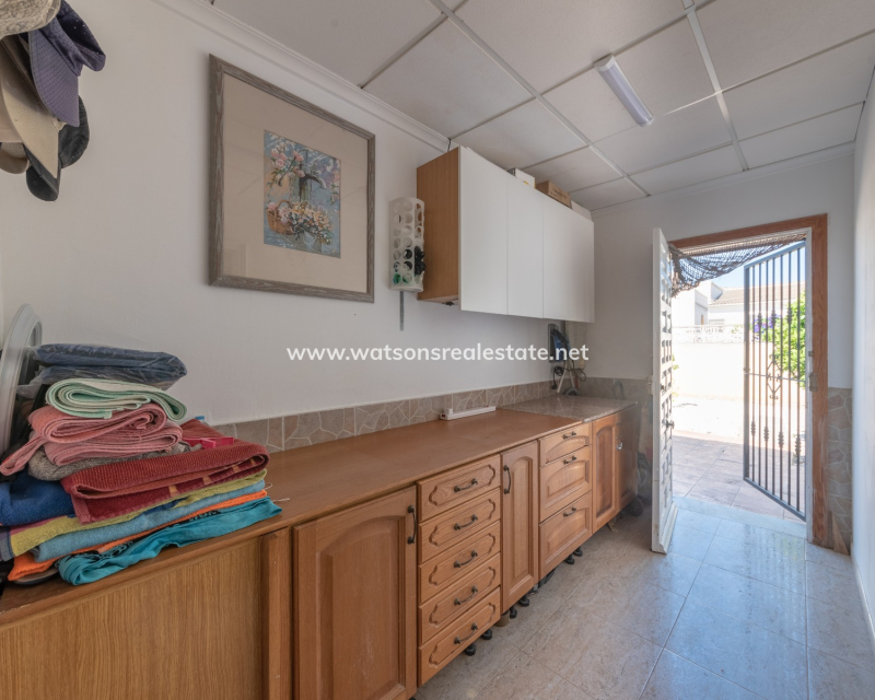 Resale - Fristaende Villa - Urb. El Oasis - La Marina