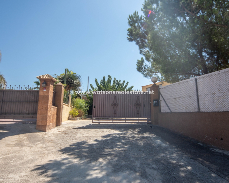 Resale - Fristaende Villa - Urb. El Oasis - La Marina
