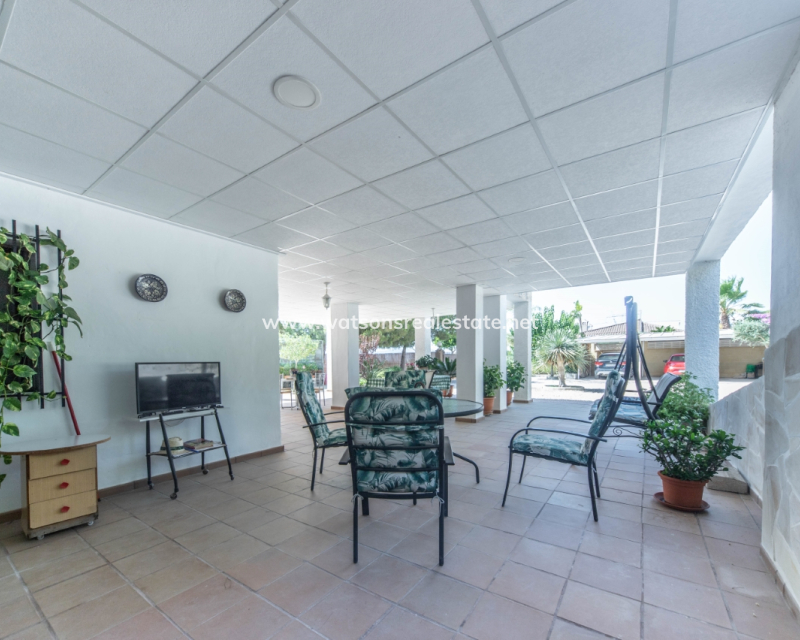 Resale - Fristaende Villa - Urb. El Oasis - La Marina