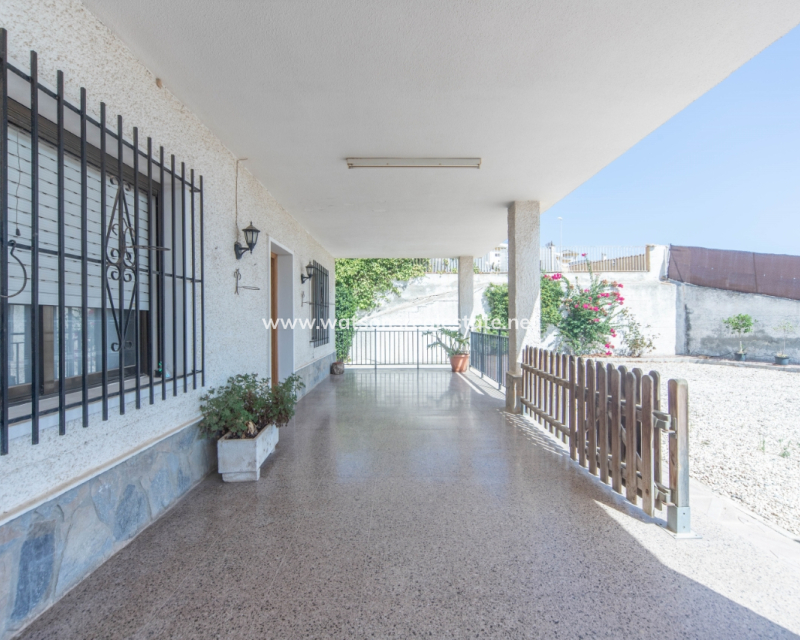 Resale - Fristaende Villa - Urb. El Oasis - La Marina