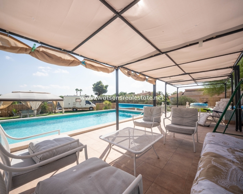 Resale - Fristaende Villa - Urb. El Oasis - La Marina