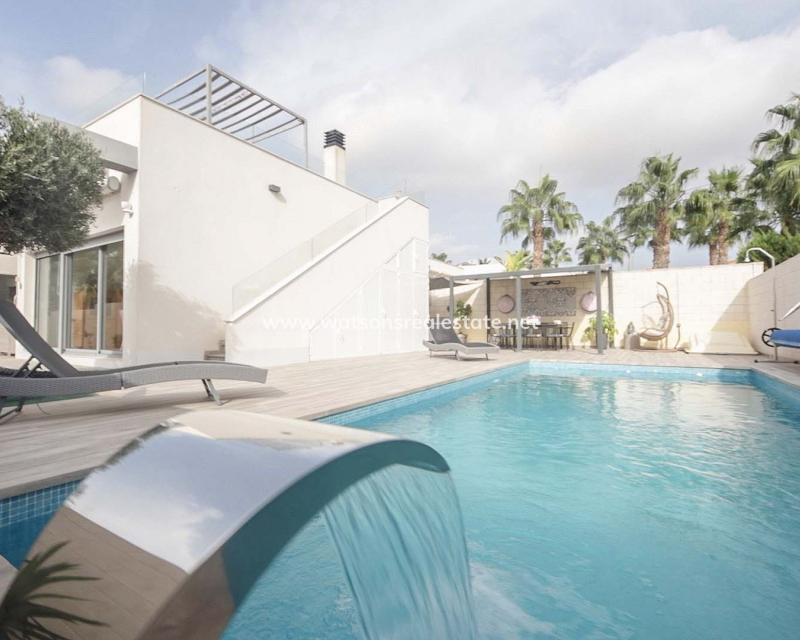 Resale - Fristaende Villa - Urb. El Oasis - La Marina