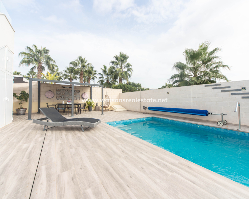 Resale - Fristaende Villa - Urb. El Oasis - La Marina