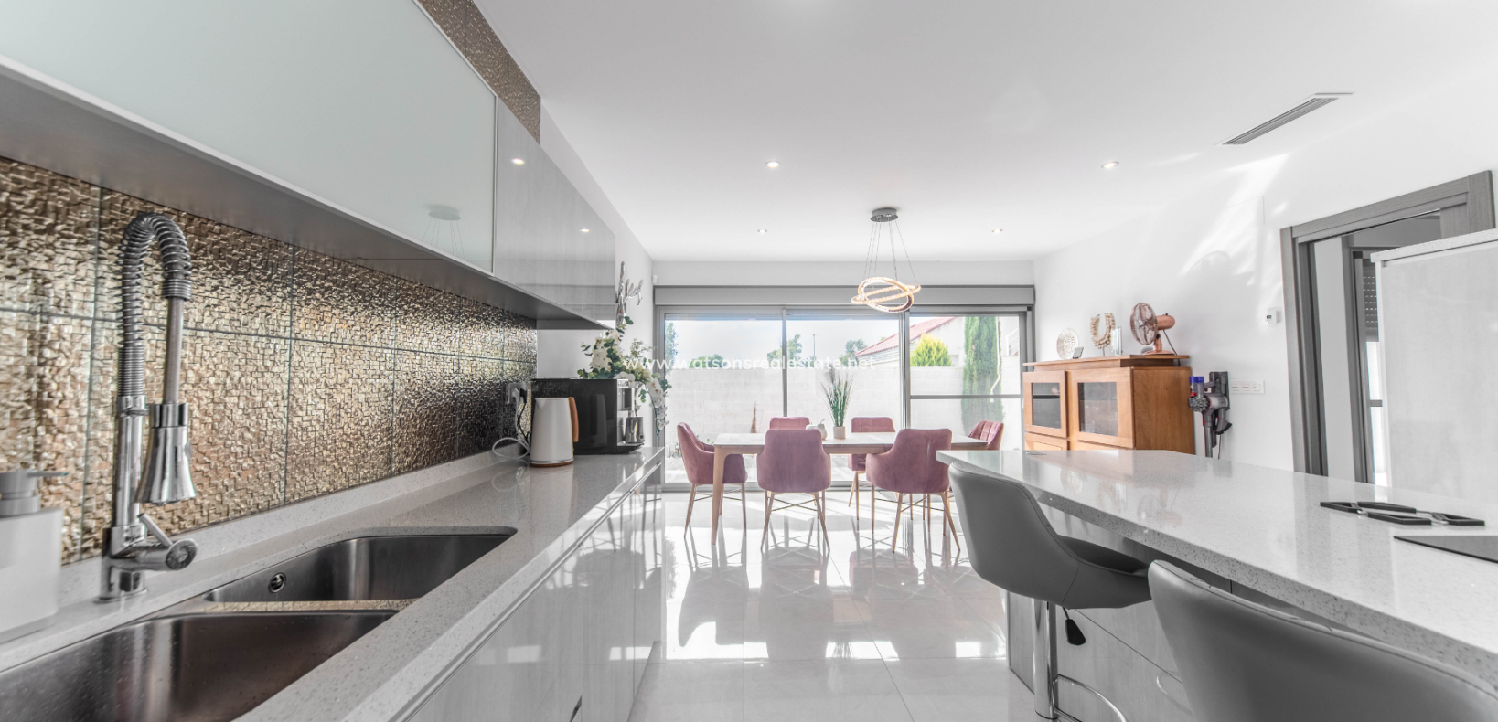 Resale - Fristaende Villa - Urb. El Oasis - La Marina