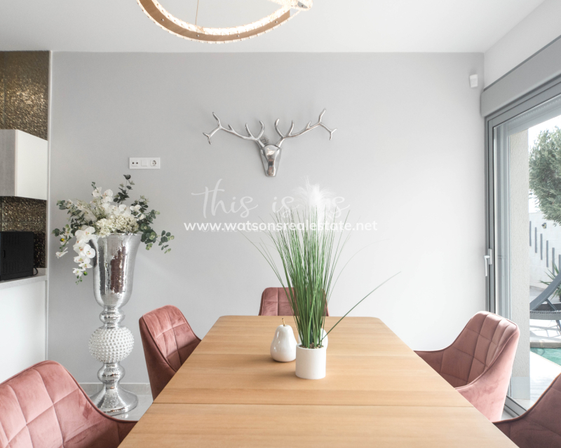 Resale - Fristaende Villa - Urb. El Oasis - La Marina