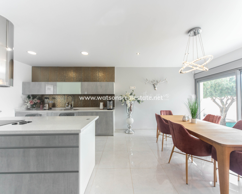 Resale - Fristaende Villa - Urb. El Oasis - La Marina