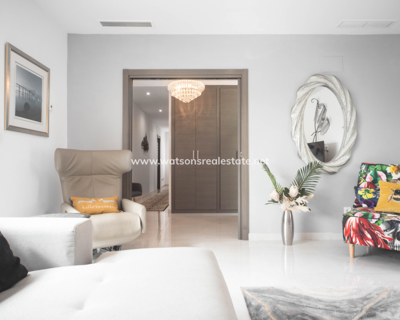Resale - Fristaende Villa - Urb. El Oasis - La Marina