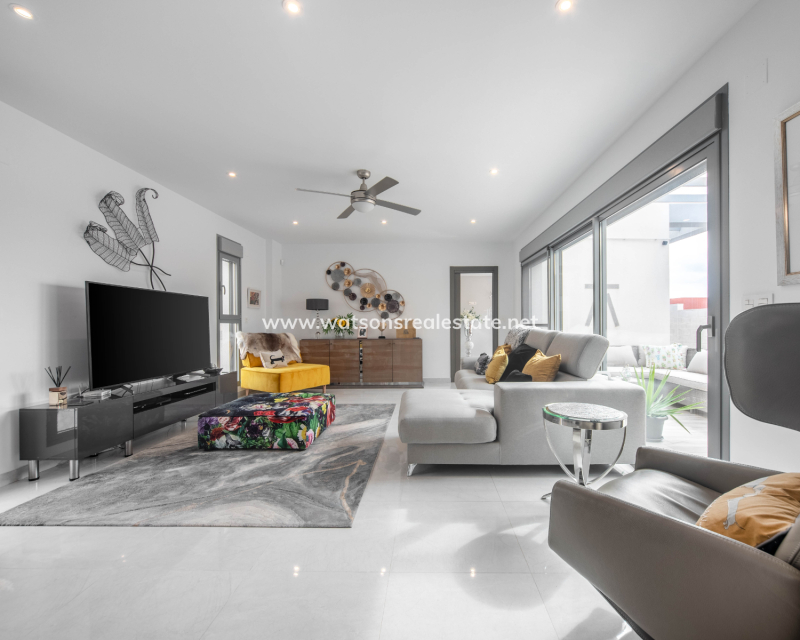 Resale - Fristaende Villa - Urb. El Oasis - La Marina