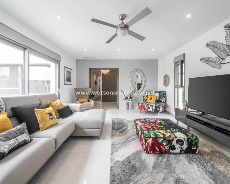 Resale - Fristaende Villa - Urb. El Oasis - La Marina