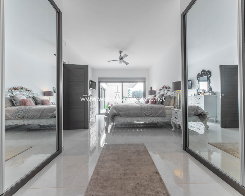 Resale - Fristaende Villa - Urb. El Oasis - La Marina