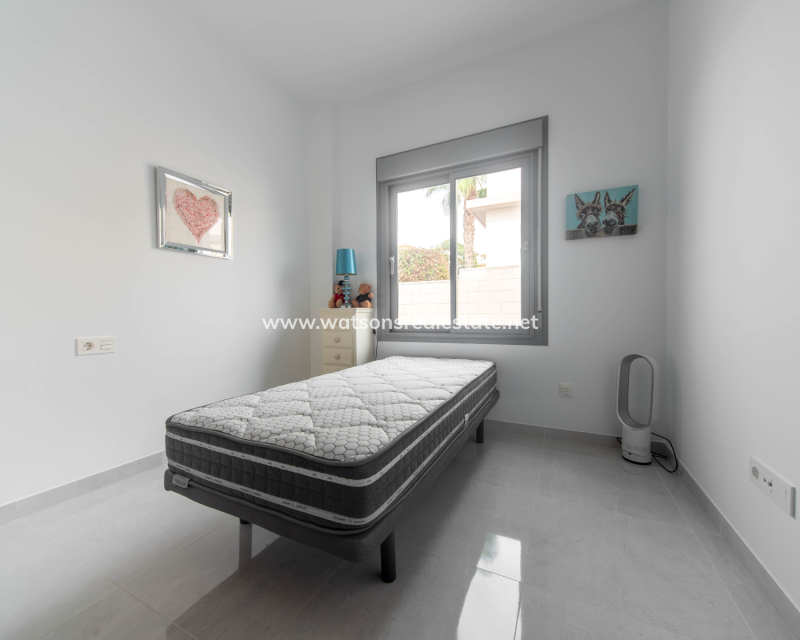 Resale - Fristaende Villa - Urb. El Oasis - La Marina