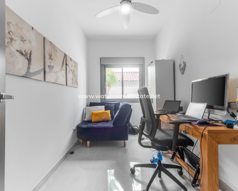 Resale - Fristaende Villa - Urb. El Oasis - La Marina