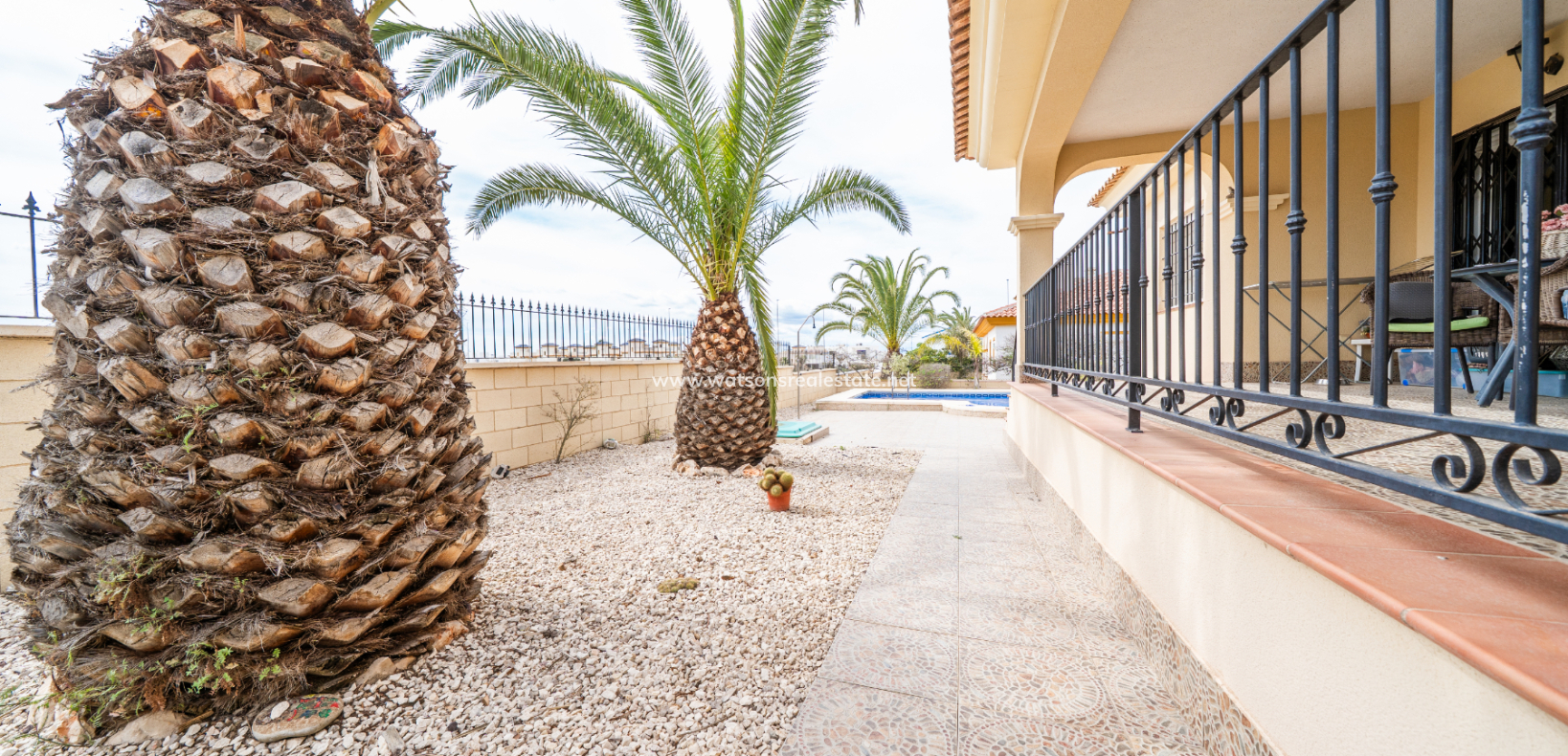 Resale - Fristaende Villa - Urb. El Oasis - La Marina