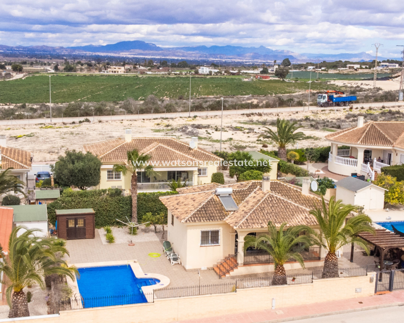 Resale - Fristaende Villa - Urb. El Oasis - La Marina