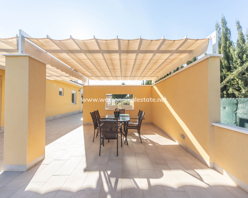 Resale - Fristaende Villa - Urb. El Oasis - La Marina