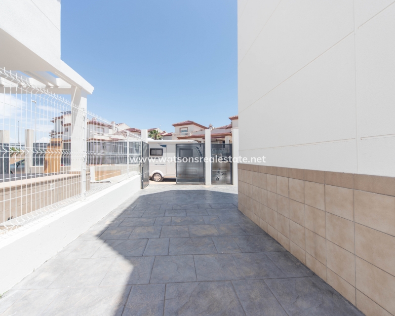 Resale - Fristaende Villa - Urb. El Oasis - La Marina